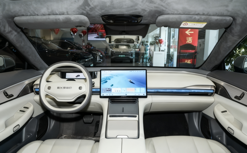 В Китае Chery Exeed Exlantix ES 2026 года оснастят батареей 97,7 кВтч с запасом хода 860 км.