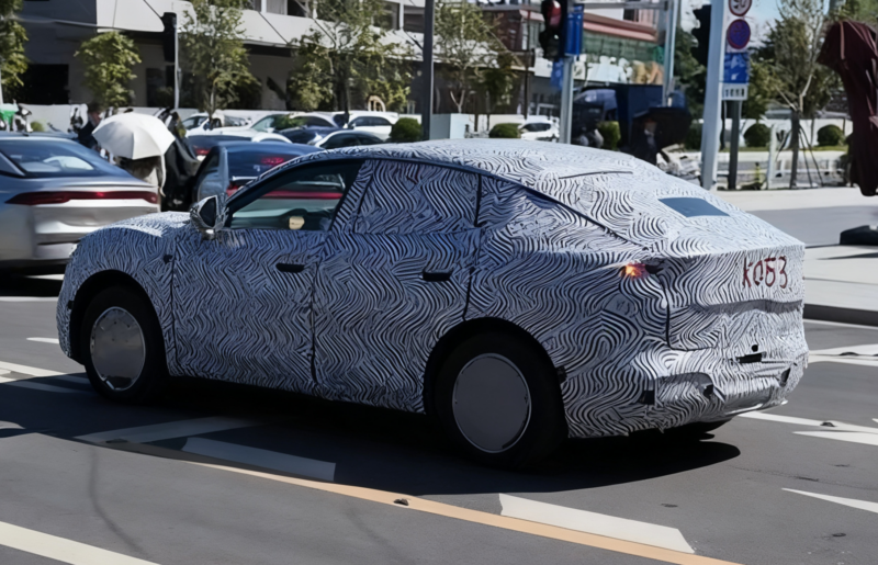 В Китае Xpeng Mona M03, прошедший 180 000 единиц продаж, показан впервые в шпионских снимках.