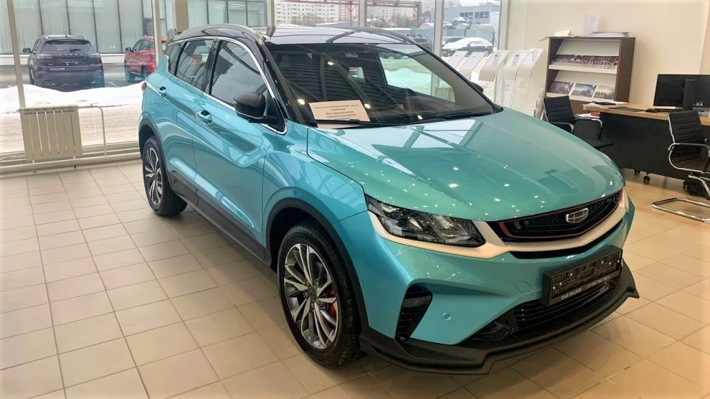 Geely Coolray в бирюзовом цвете