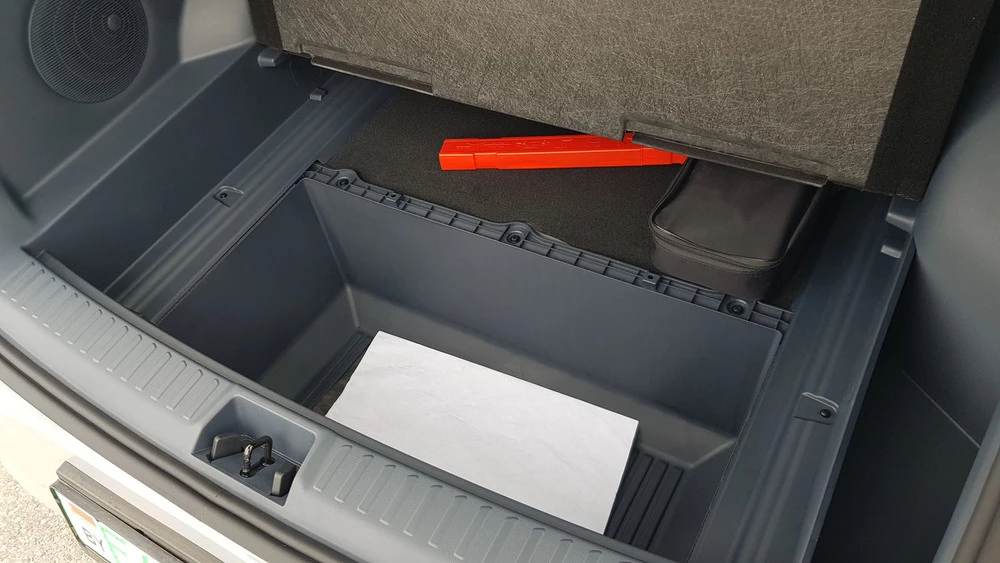 Geely EX5 белорусской сборки в беларуси салон интерьер багажник