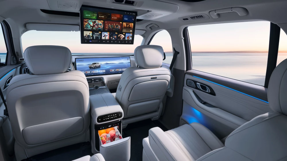 geely galaxy m9 старт продаж гибридный полноразмерный флагманский кроссовер салон белый