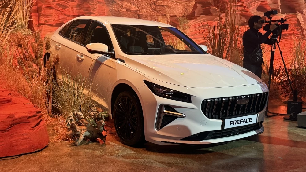 Geely Galaxy Preface сбоку спереди Казахстан презентация