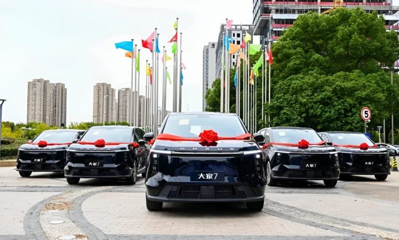 В Китае компания SAIC Maxus успешно поставила 100 экземпляров минивэнов Mifa 7 в парки такси Шанхая.