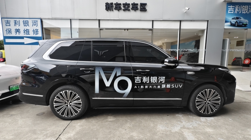 В Китае Geely Galaxy M9: 6-местный SUV с умной кабиной AR-HUD разгоняется до 100 км/ч всего за 4 секунды.