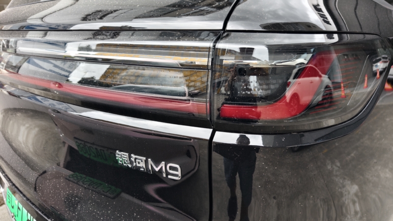 В Китае Geely Galaxy M9: 6-местный SUV с умной кабиной AR-HUD разгоняется до 100 км/ч всего за 4 секунды.