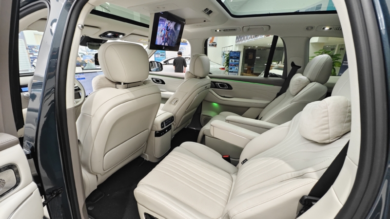 В Китае Geely Galaxy M9: 6-местный SUV с умной кабиной AR-HUD разгоняется до 100 км/ч всего за 4 секунды.