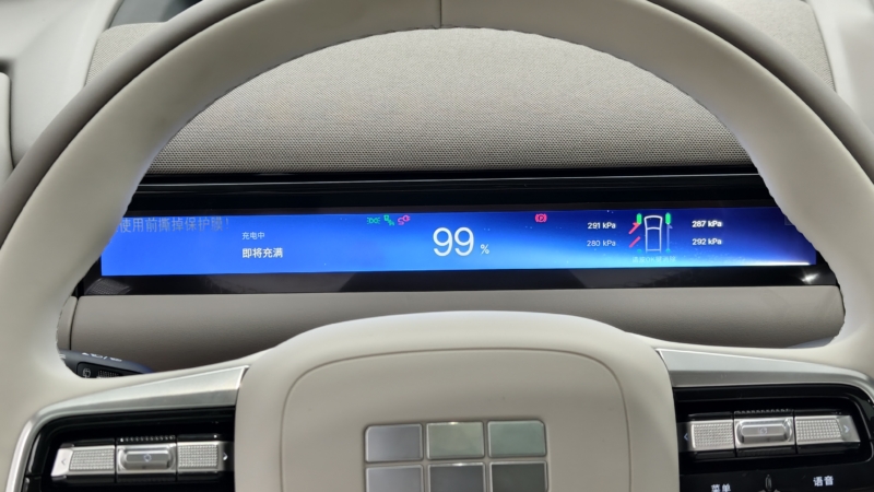 В Китае Geely Galaxy M9: 6-местный SUV с умной кабиной AR-HUD разгоняется до 100 км/ч всего за 4 секунды.