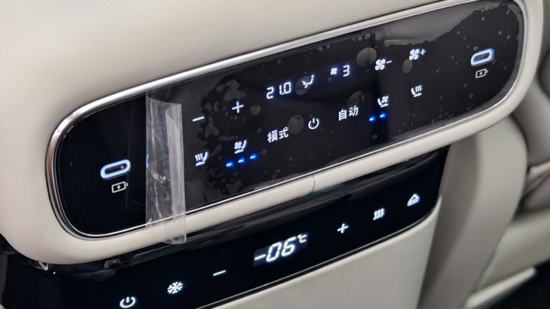 В Китае Geely Galaxy M9: 6-местный SUV с умной кабиной AR-HUD разгоняется до 100 км/ч всего за 4 секунды.