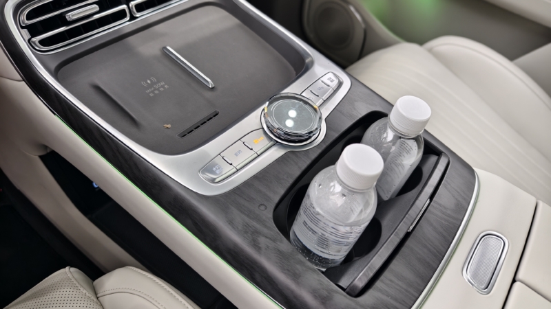 В Китае Geely Galaxy M9: 6-местный SUV с умной кабиной AR-HUD разгоняется до 100 км/ч всего за 4 секунды.