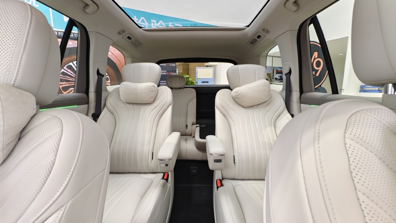 В Китае Geely Galaxy M9: 6-местный SUV с умной кабиной AR-HUD разгоняется до 100 км/ч всего за 4 секунды.