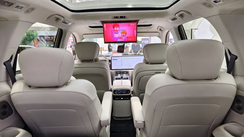 В Китае Geely Galaxy M9: 6-местный SUV с умной кабиной AR-HUD разгоняется до 100 км/ч всего за 4 секунды.