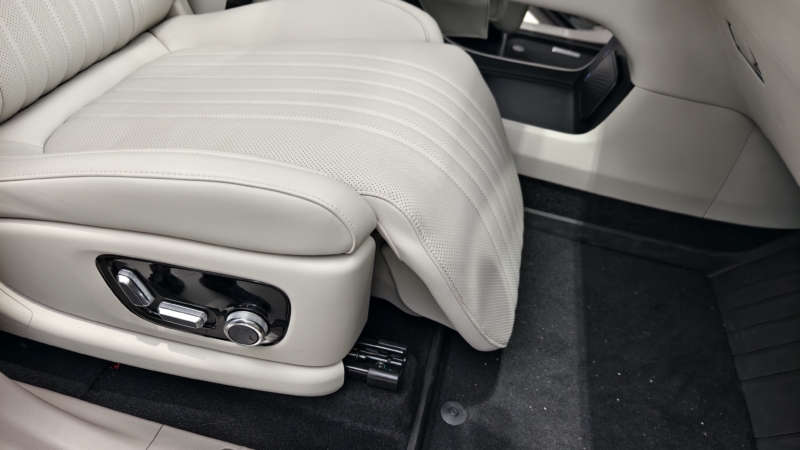 В Китае Geely Galaxy M9: 6-местный SUV с умной кабиной AR-HUD разгоняется до 100 км/ч всего за 4 секунды.