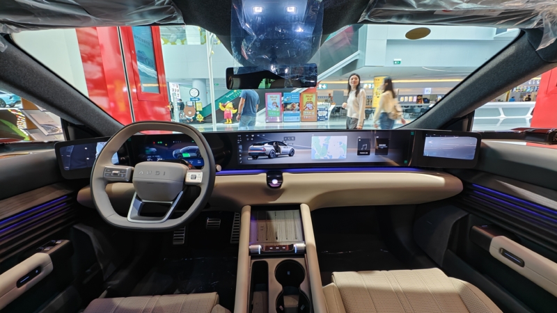 Сравнительный тест Audi E5 Sportback Quattro против Zeekr 007 GT.