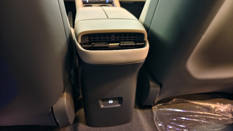 Сравнительный тест Audi E5 Sportback Quattro против Zeekr 007 GT.