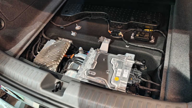 Сравнительный тест Audi E5 Sportback Quattro против Zeekr 007 GT.