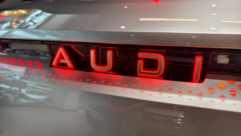 Сравнительный тест Audi E5 Sportback Quattro против Zeekr 007 GT.