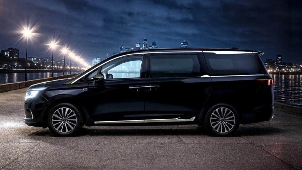 Минивэн JAC RF8 в России сбоку