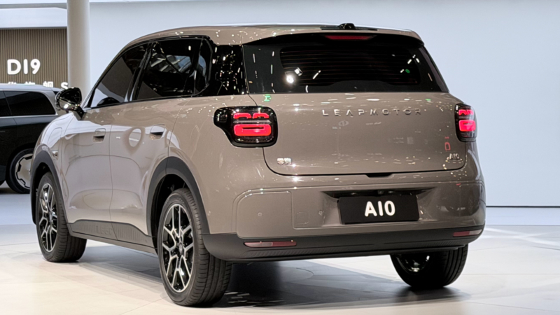 В Китае открыт прием заказов на новый компактный электрокроссовер Leapmotor A10