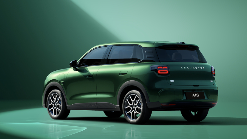 В Китае открыт прием заказов на новый компактный электрокроссовер Leapmotor A10
