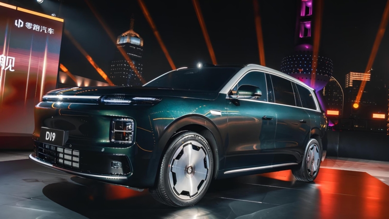 В Китае стартовал предзаказ на кроссовер Leapmotor D19 EREV с батареей 80 кВт/ч.