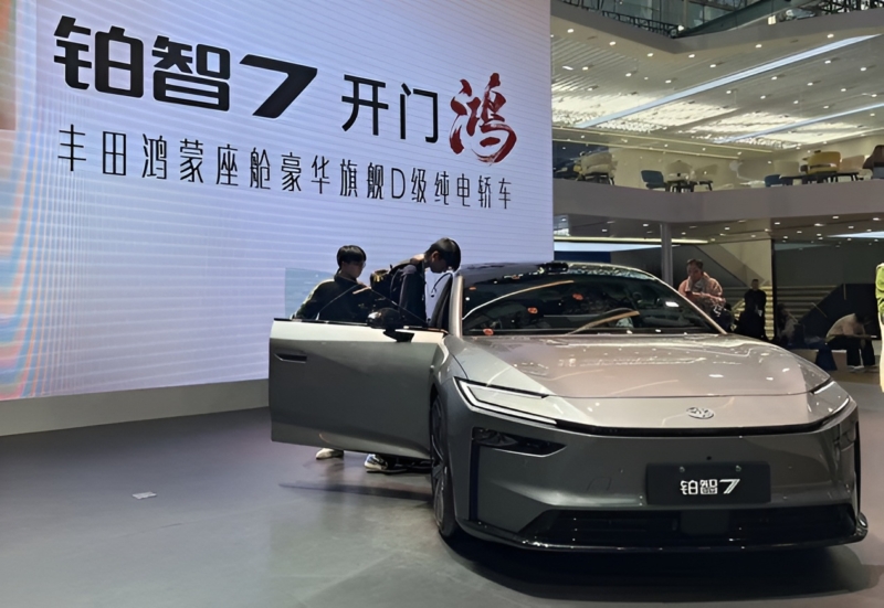 В Китае автошоу обнажает кризис СП из-за доминирования местных технологий.