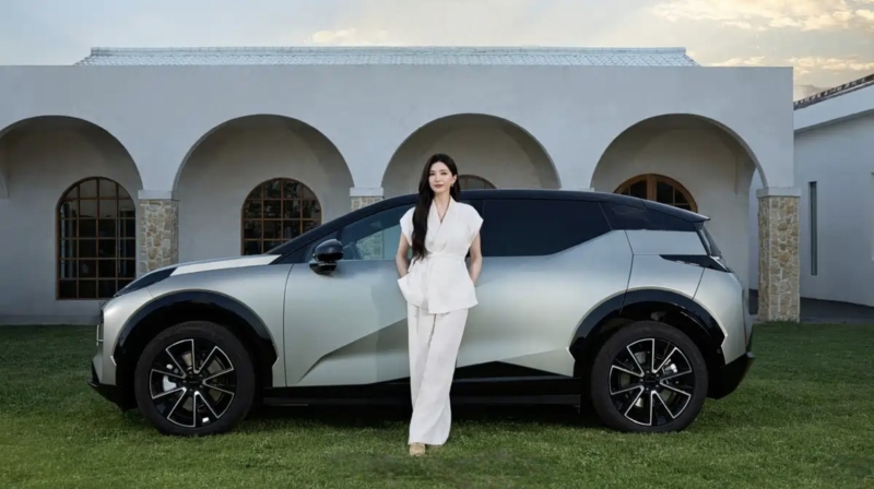 В Китае Zeekr X с двигателем 250 кВт и матовой отделкой стартует 5 ноября.