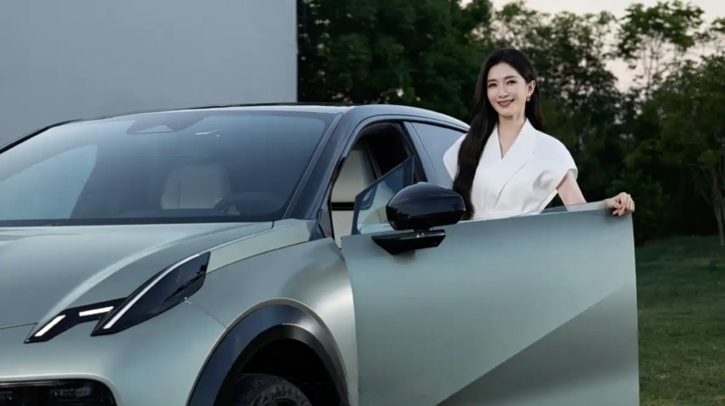 В Китае Zeekr X с двигателем 250 кВт и матовой отделкой стартует 5 ноября.