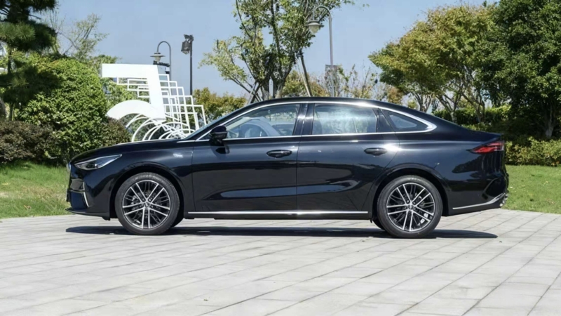 В Китае Geely Emgrand 2026 года получит новый двигатель 1.5T и стартует в предпродаже от 9900 долларов.