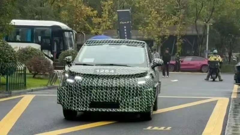 В Китае новый кроссовер Leapmotor A10 дебютирует и составит конкуренцию BYD Atto 2.