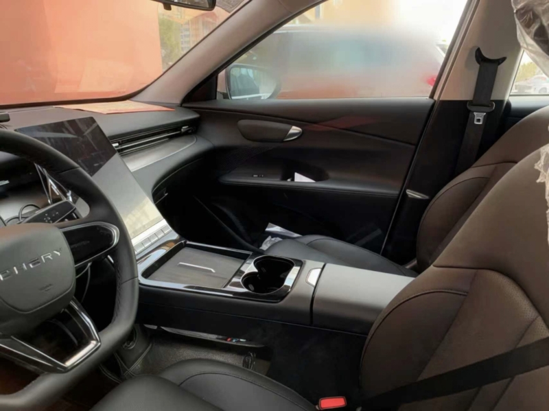 Tiggo 5L: В Китае представлен новый компактный гибридный кроссовер Chery, выход запланирован на 2026 год