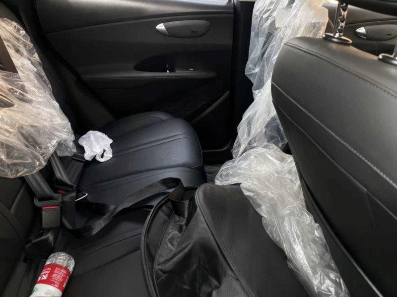 Tiggo 5L: В Китае представлен новый компактный гибридный кроссовер Chery, выход запланирован на 2026 год