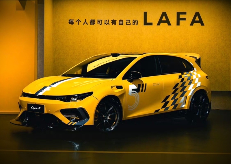 В Китае стартовали продажи электрохэтчбека Leapmotor B05 по цене от 13 100 долларов, намекая на будущий экспорт GLOBAL.