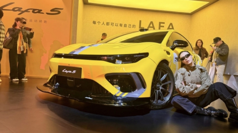 В Китае стартовали продажи электрохэтчбека Leapmotor B05 по цене от 13 100 долларов, намекая на будущий экспорт GLOBAL.