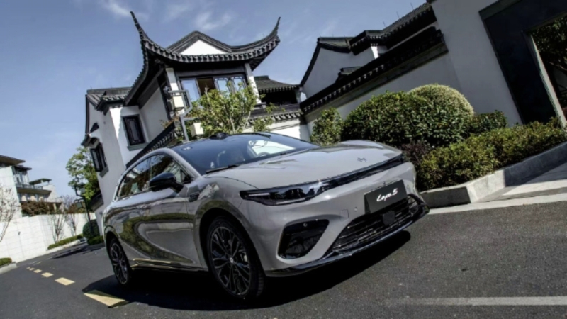 В Китае стартовали продажи электрохэтчбека Leapmotor B05 по цене от 13 100 долларов, намекая на будущий экспорт GLOBAL.