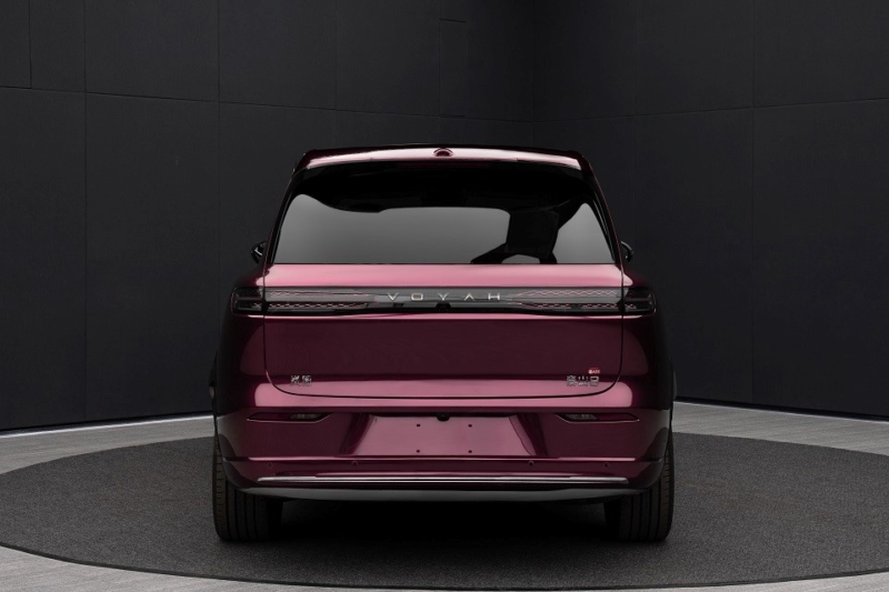 В Китае Voyah Taishan 8: гибридный SUV с 657 л.с. и длиной 5.2 метра.