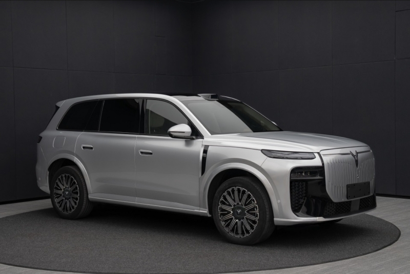 В Китае Voyah Taishan 8: гибридный SUV с 657 л.с. и длиной 5.2 метра.