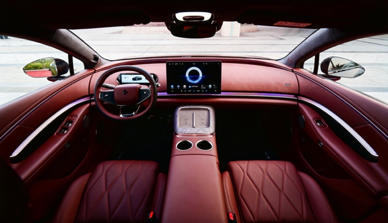 В Китае GAC Hyptec A800, флагманский EREV-седан с автопилотом L3 от Huawei, доступен для предзаказа.