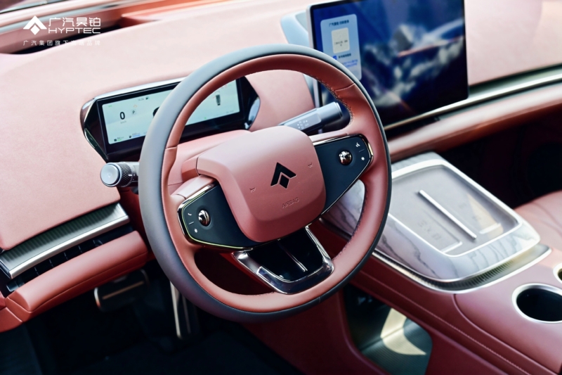 В Китае GAC Hyptec A800, флагманский EREV-седан с автопилотом L3 от Huawei, доступен для предзаказа.