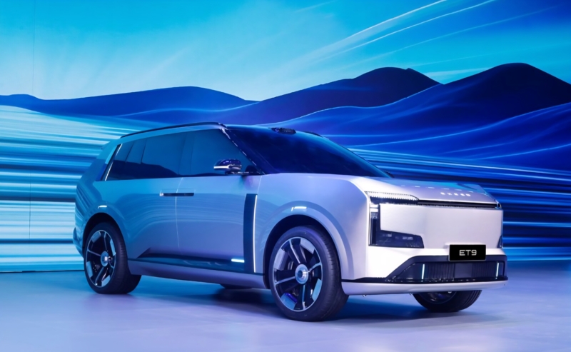 В Китае Chery показала Exeed ES7 GT, ES8, ET8 и ET9, тестируя твердотельные батареи в 2026 году.