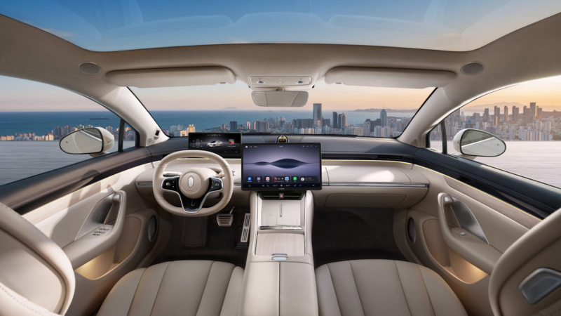 В Китае автопром страдает от слепого следования трендам, по словам вице-президента Geely.