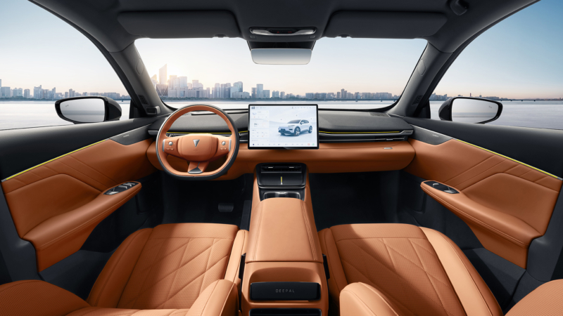 В Китае Deepal S05, электрокроссовер, произведенный на заводе Changan в Таиланде, поставляется в Европу.