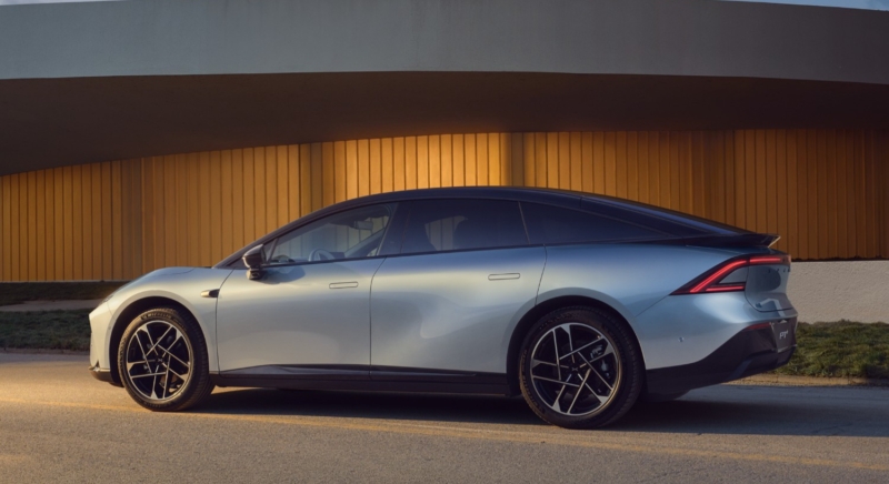 В Китае стартует мировой запуск седана Xpeng P7+ 2026 года, который станет лидером по запасу хода на электротяге.