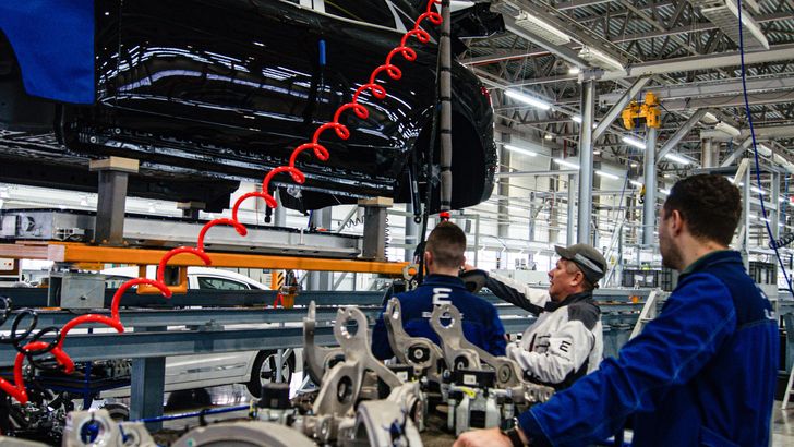 Российский Evolute резко нарастит темп: на 2026 год запланирован рост производства электромобилей и гибридов в два раза