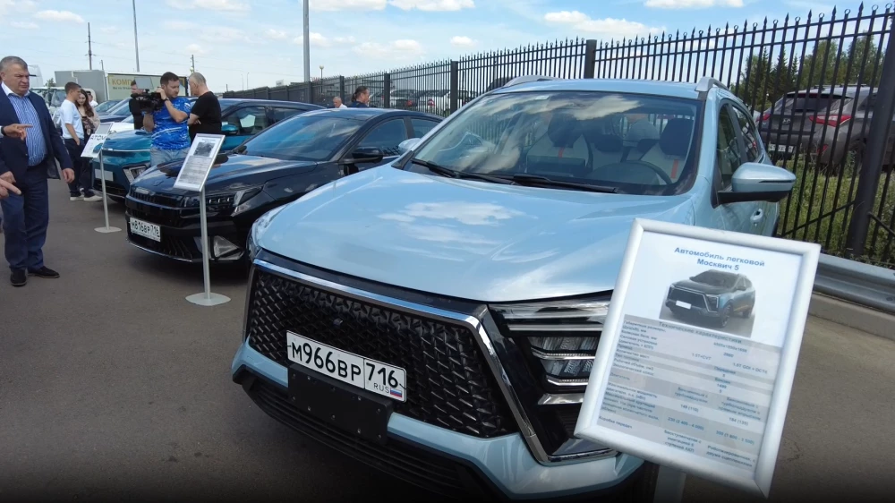 «Москвич 5» показали Минниханову Камаз
