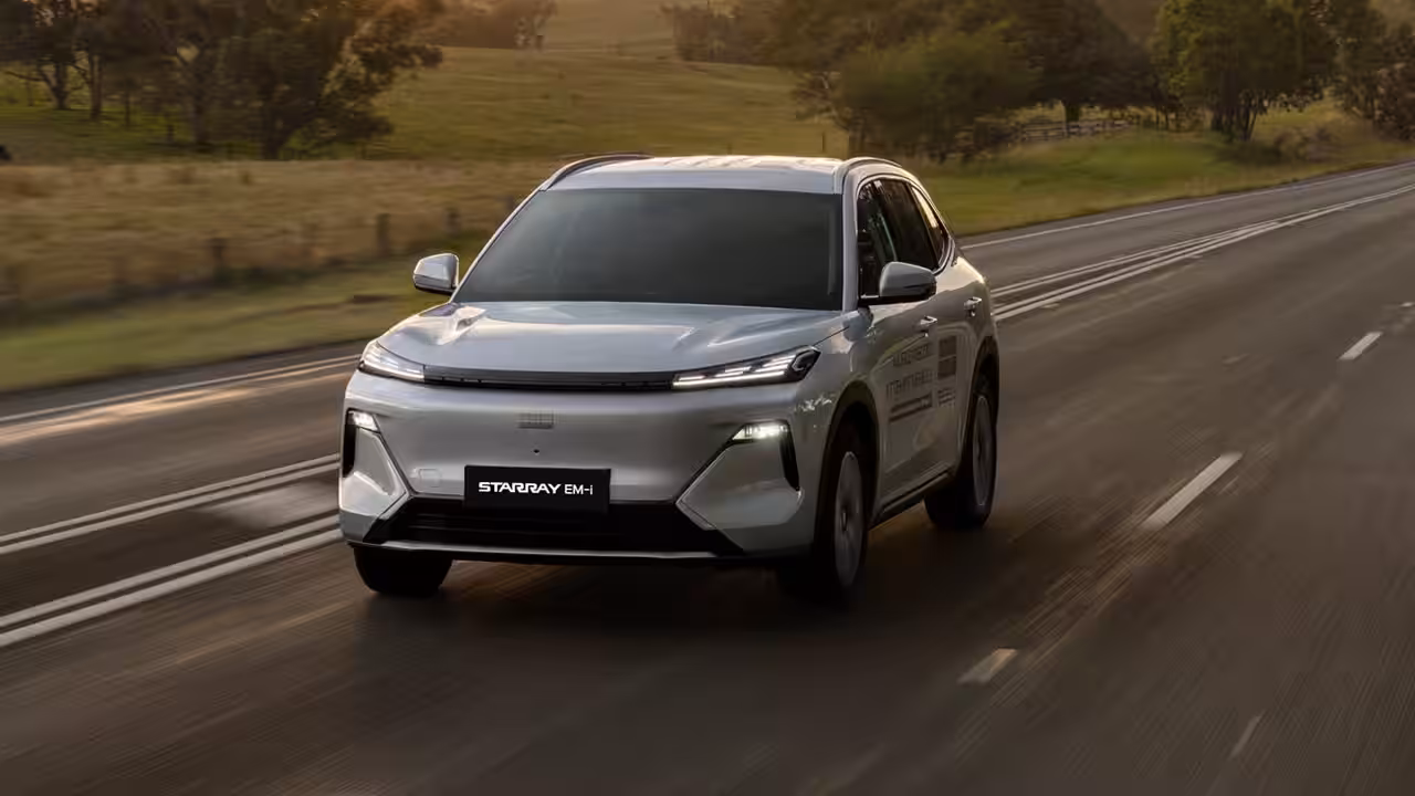 В России кроссовер Geely, проданный рекордным тиражом, вошел в книгу Гиннеса.