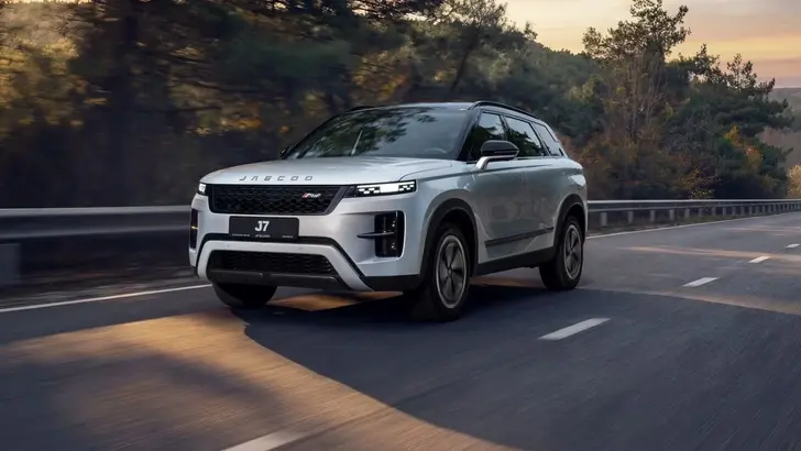 С дизайном в стиле Land Rover: самый популярный кроссовер Jaecoo получит новую версию в России