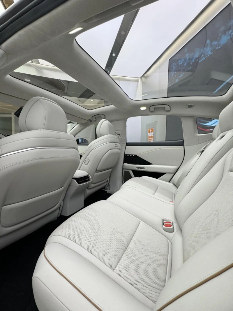 В Китае Toyota bZ7 поступит в продажу с мотором Huawei DriveONE до запуска в 2026 году.