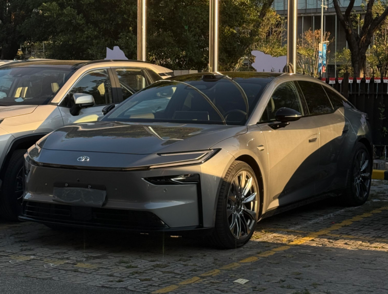 В Китае Toyota bZ7 поступит в продажу с мотором Huawei DriveONE до запуска в 2026 году.