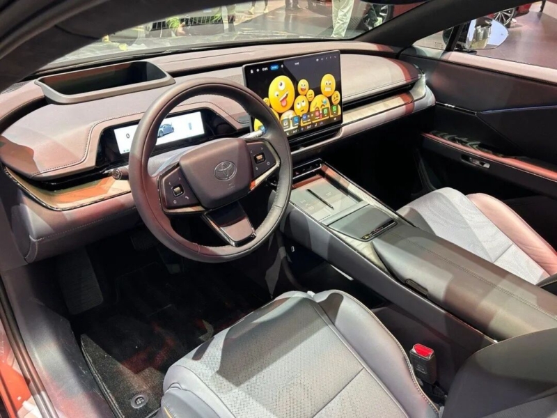 В Китае Toyota bZ7 поступит в продажу с мотором Huawei DriveONE до запуска в 2026 году.