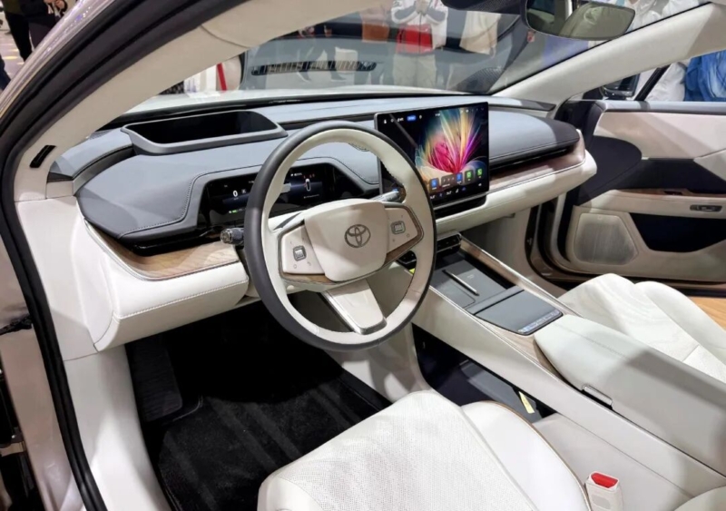 В Китае Toyota bZ7 поступит в продажу с мотором Huawei DriveONE до запуска в 2026 году.